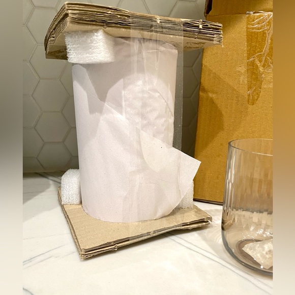 Brand new Crate & Barrel Aurelia 7.5” hurricane and 4” tealight holder set - Picture 5 of 7